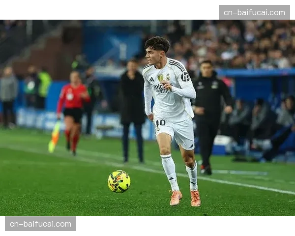 米兰与皇马谈判19岁后卫巴尔德佩尼亚斯,50%所有权条款成障碍 米兰与皇马谈判19岁后卫巴尔德佩尼亚斯,50%所有权条款成障碍