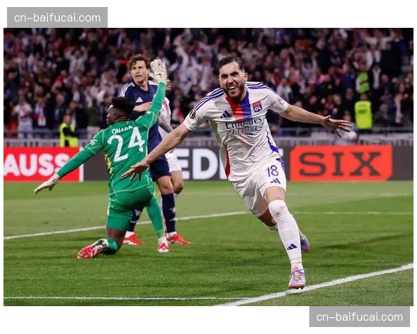 因球迷骚乱事件,里昂队下一个主场比赛被勒令空场进行 因球迷骚乱事件,里昂队下一个主场比赛被勒令空场进行