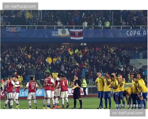 美因茨对阵波鸿比赛第60分钟，现场为已故俱乐部传奇举办一分钟默哀